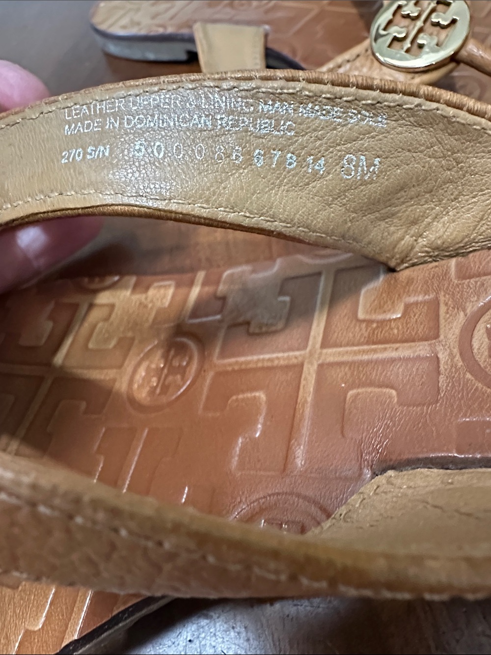 Tory Burch Tan Leather Logo Flip Flop Sandals with Gold Emblem - Picture 2 of 5